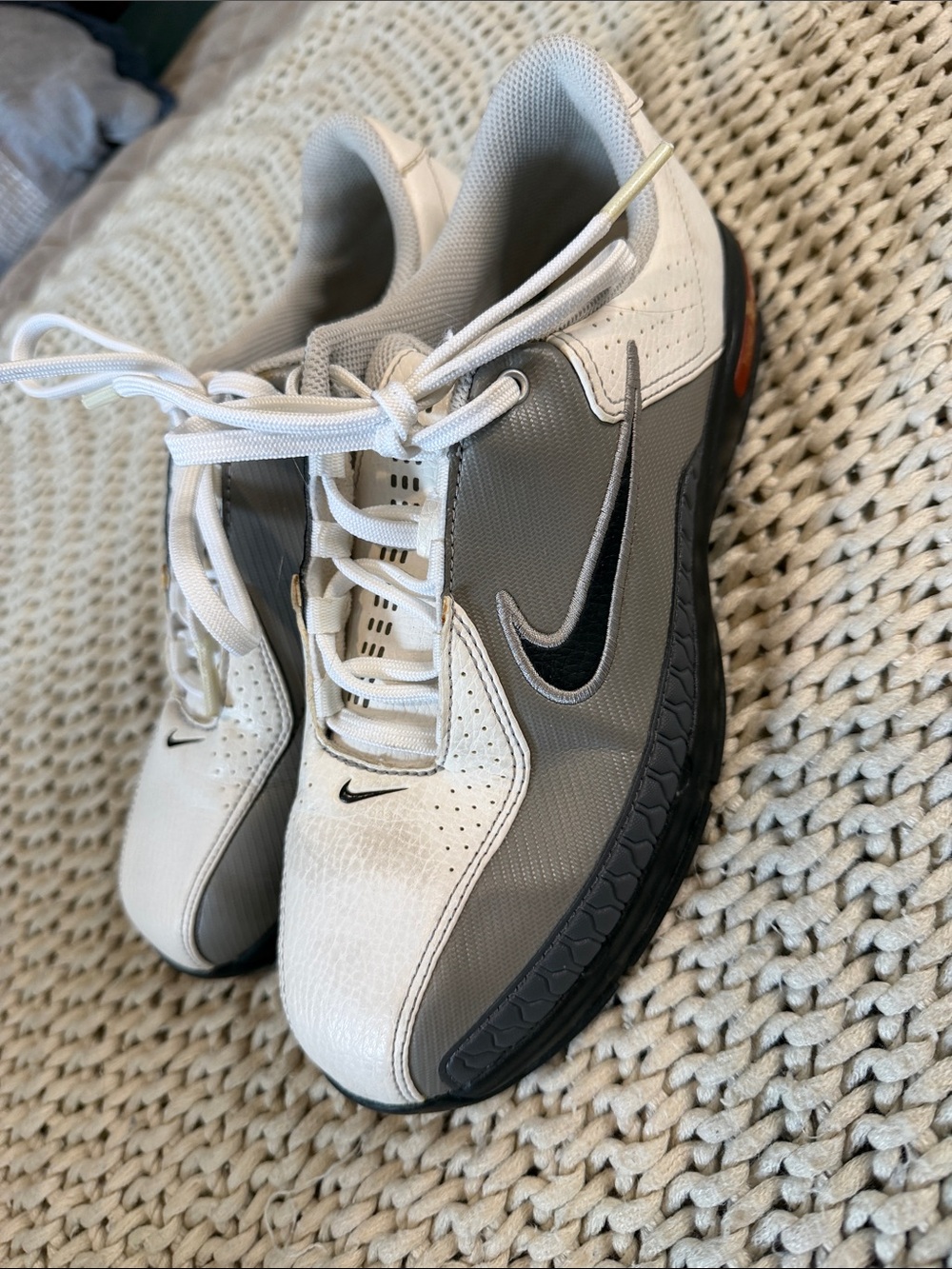 Nike tiger woods gold cleats 4y - White, Gray and Black